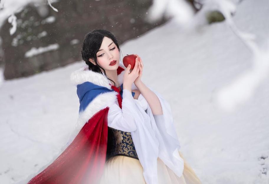 着装华美，sayathefox冰公主cos品质保证真正好照片
