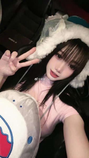 这套照片真不愧为柒柒要乖哦骑行少女的招牌！完美的图包，让你欲罢不能
